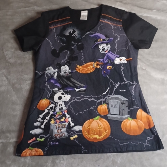 Disney Scrub Top Size Small Halloween Mickey Vampie Minnie Witch Goofy Skeleton - Picture 1 of 4